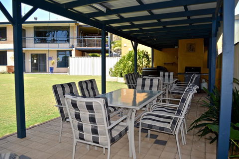 Longbeach Apartments - Australian Directory 4
