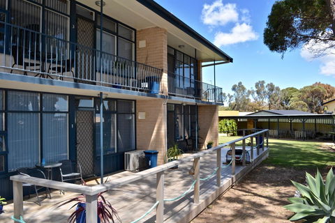 Longbeach Apartments - Australian Directory 5