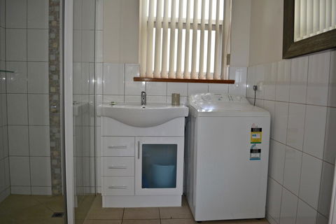 Longbeach Apartments - Australian Directory 6