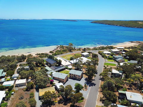 Longbeach Apartments - Australian Directory 1