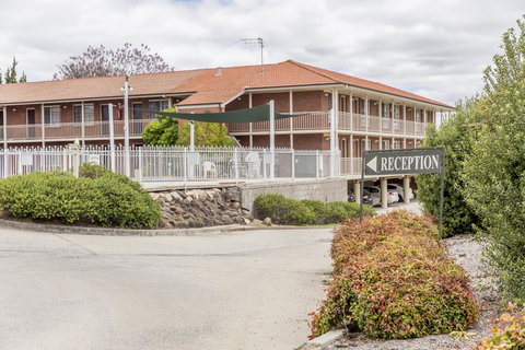 Bathurst Motor Inn - Australian Directory 17