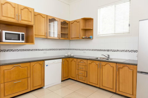 Bathurst Motor Inn - Australian Directory 32