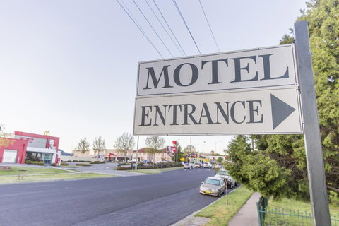 Bathurst Motor Inn - Australian Directory 35