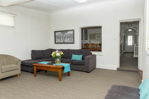 Bathurst Motor Inn - Australian Directory 31