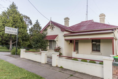 Bathurst Motor Inn - Australian Directory 30