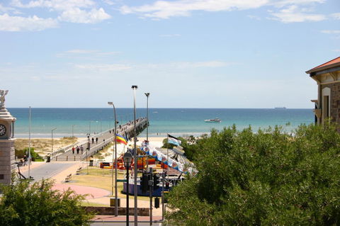 Semaphore Blue Apartments - Australian Directory 18