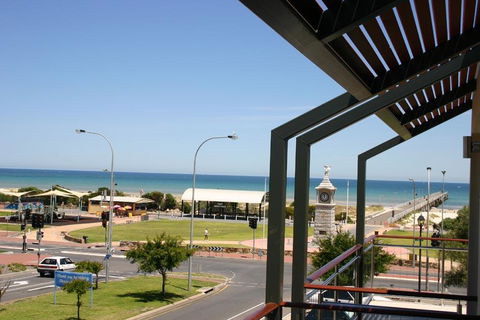 Semaphore Blue Apartments - Australian Directory 12