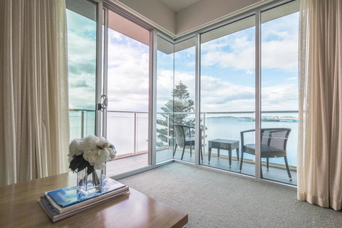 Port Lincoln Hotel - Australian Directory 12