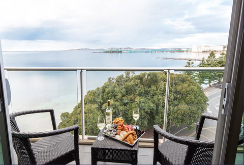 Port Lincoln Hotel - Australian Directory 13