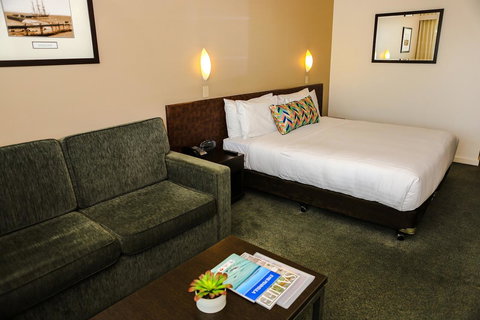 Port Lincoln Hotel - Australian Directory 6