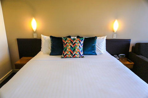 Port Lincoln Hotel - Australian Directory 10