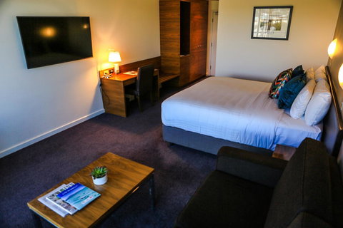 Port Lincoln Hotel - Australian Directory 11