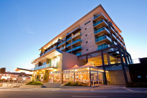 Port Lincoln Hotel - Australian Directory 18