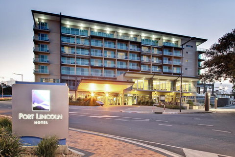 Port Lincoln Hotel - Australian Directory 16
