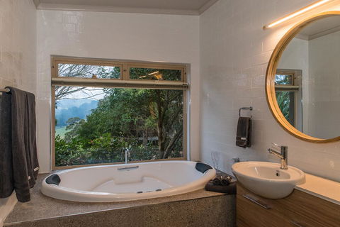 Adelaide Hills Retreats - Australian Directory 34
