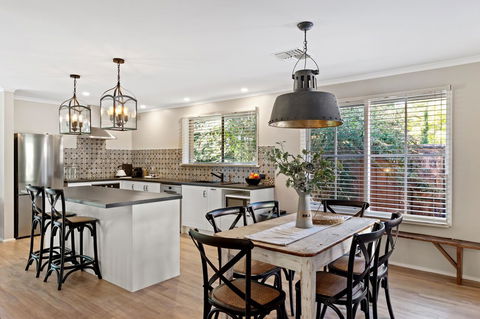 Adelaide Hills Retreats - Australian Directory 2