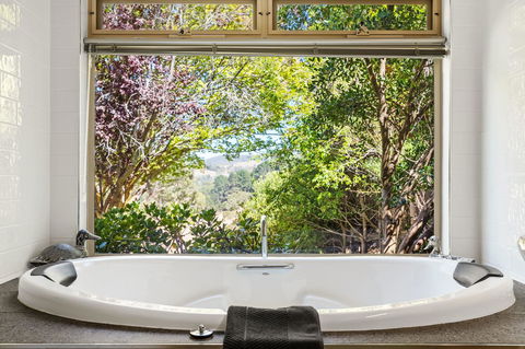 Adelaide Hills Retreats - Australian Directory 13