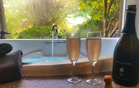 Adelaide Hills Retreats - Australian Directory 0