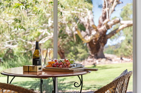 Adelaide Hills Retreats - Australian Directory 3