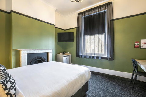 Nightcap At Exeter Hotel - Australian Directory 18