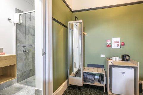 Nightcap At Exeter Hotel - Australian Directory 26
