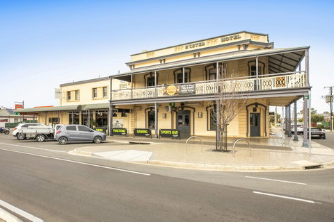 Nightcap At Exeter Hotel - Australian Directory 22