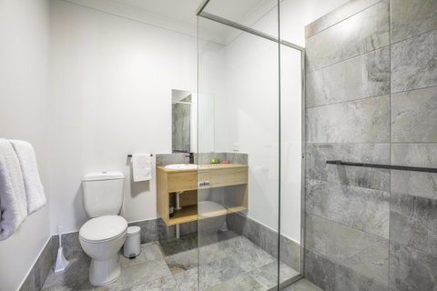 Nightcap At Exeter Hotel - Australian Directory 23