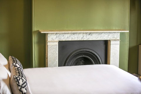 Nightcap At Exeter Hotel - Australian Directory 8