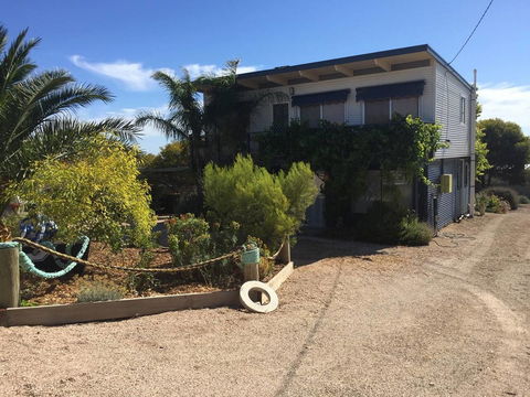 SHAKIN' SHACK - Australian Directory 20