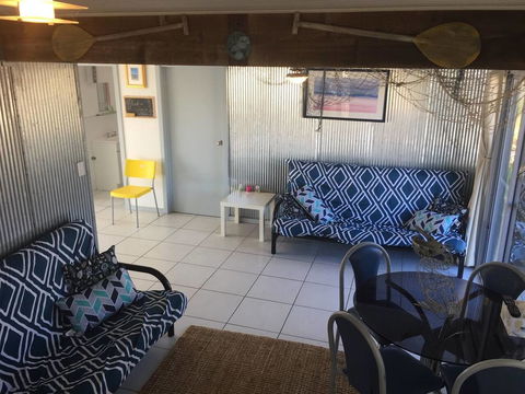 SHAKIN' SHACK - Australian Directory 9