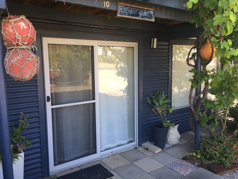 SHAKIN' SHACK - Australian Directory 19