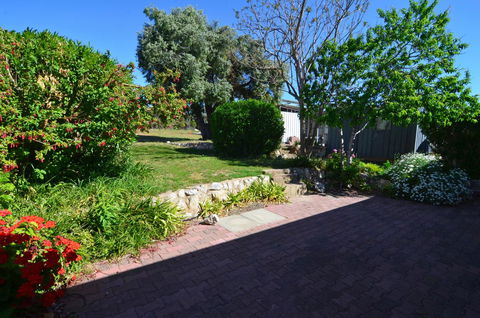 Beachview - Australian Directory 32