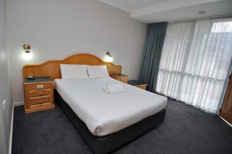 Hilton Beachfront Motel - Australian Directory 24