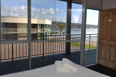 Hilton Beachfront Motel - Australian Directory 0