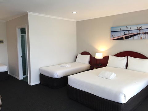 Hilton Beachfront Motel - Australian Directory 20