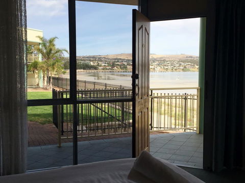 Hilton Beachfront Motel - Australian Directory 18