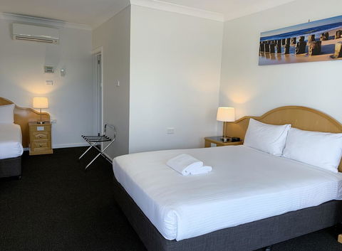 Hilton Beachfront Motel - Australian Directory 2