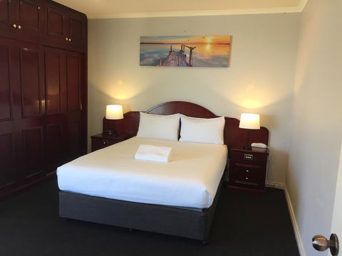 Hilton Beachfront Motel - Australian Directory 8