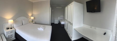 Hilton Beachfront Motel - Australian Directory 39