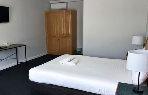 Hilton Beachfront Motel - Australian Directory 26
