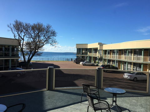Hilton Beachfront Motel - Australian Directory 22