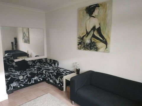 Diamond On Olive - Australian Directory 2