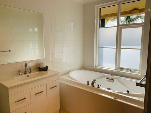 The Bluff Resort Apartments - Australian Directory 3