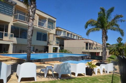 The Bluff Resort Apartments - Australian Directory 0