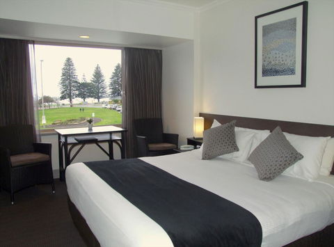 Nightcap At Hotel Victor - Australian Directory 17