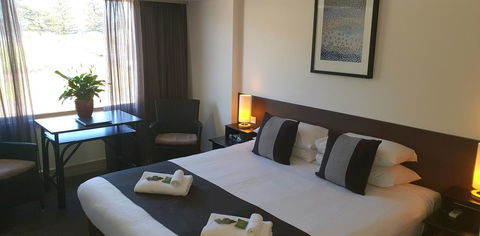 Nightcap At Hotel Victor - Australian Directory 2