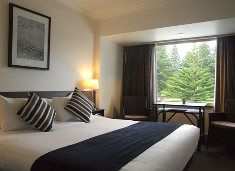 Nightcap At Hotel Victor - Australian Directory 14