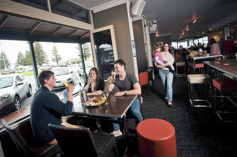 Nightcap At Hotel Victor - Australian Directory 21