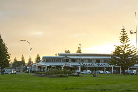 Nightcap At Hotel Victor - Australian Directory 0