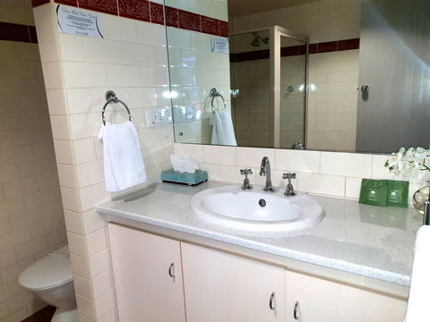 Nightcap At Hotel Victor - Australian Directory 8